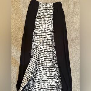 BCBG MAXAZRIA skirt with slit in front